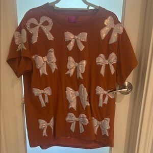 QUEEN OF SPARKLES Orange and White Short Sleeve Tee